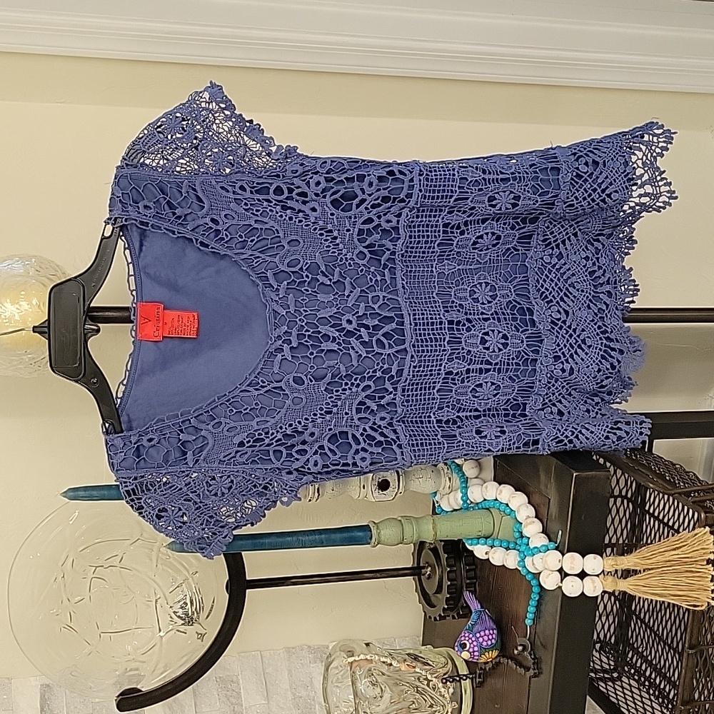 V Christina Dusty Blue Crotchet, Scoop Neck, Short Sleeve, Lined, Longer top M